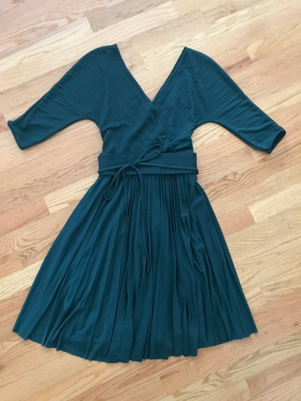 BCBG Max Azria emerald green pleated dress with built-in lining